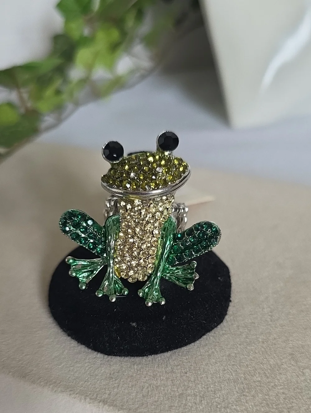​Whimsical Crystal Frog Statement Ring Stretchy Band Silver Tone